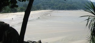 kata Noi beach tsunami